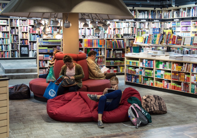 ecommerce-GINASSERVIS-min_books_bookstore_book_reader_readers_reading_shop_sale_books-849006