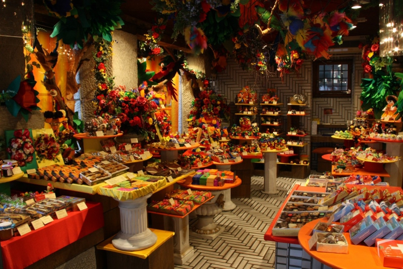 ecommerce-GINASSERVIS-min_candy_store_chocolate_shop_chocolate_switzerland-393515